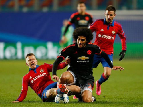 'Chúa bịp' Fellaini gặp phải siêu kịch sĩ trên đất Nga