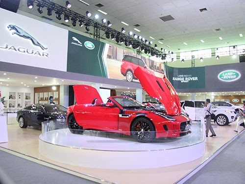 Ngắm Jaguar F-Type V8 R mui trần tại VIMS 2015