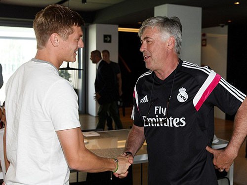 Toni Kroos theo chân Ancelotti về Bayern