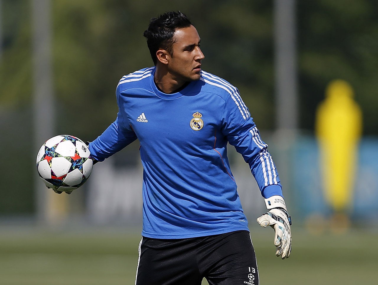 Keylor Navas và bí quyết tập với bóng tennis: "Thánh" thì phải khác