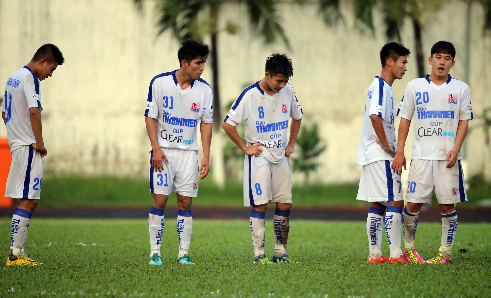VCK U.21 QG Báo Thanh Niên – Cúp Clear Men 2015: Đồng đội Công Phượng cúi đầu rời giải