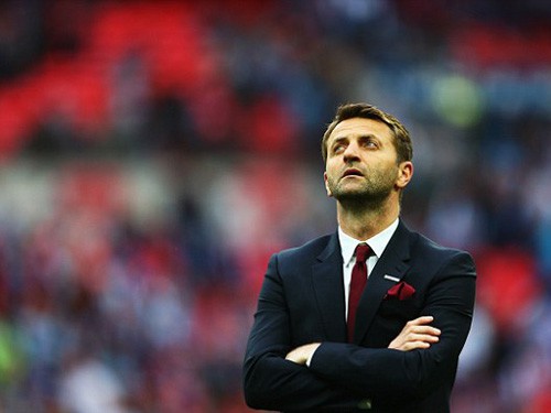 Aston Villa sa thải Sherwood để giữ bản quyền truyền hình