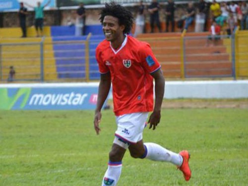 Cầu thủ Colombia hãm bóng như Ronaldinho, đánh gót như Ibrahimovic