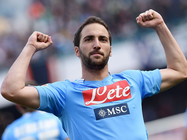 Tiền đạo Gonzalo Higuain: Giấc mơ lật đổ Cavani