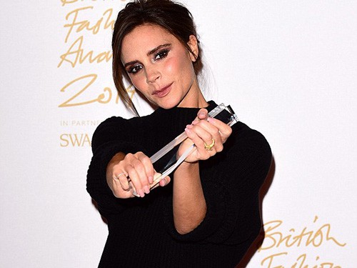 Victoria Beckham bị tố lạm dụng trẻ vị thành niên và người gầy
