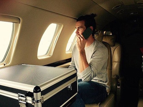 Gareth Bale thuê chuyên cơ đưa vợ đi xem điệp viên 007