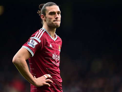 “Người hùng” Carroll hỗn chiến với fan Chelsea
