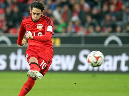M.U hoàn toàn nghiêm túc với "Vua đá phạt" Hakan Calhanoglu