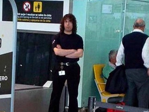 Puyol làm nhân viên sân bay?