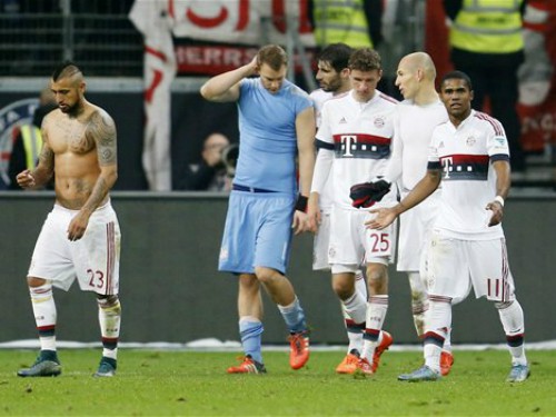 Eintracht Frankfurt 0-0 Bayern Munich: “Hùm xám” tắc nòng, Arsenal hả hê