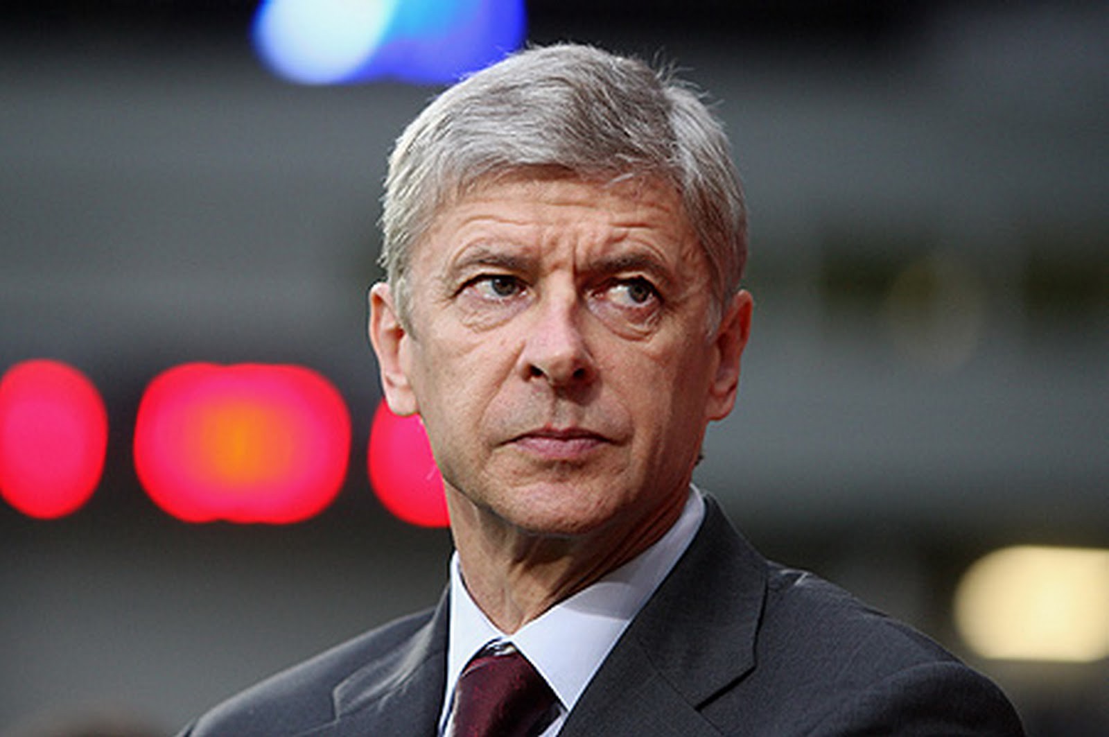 HLV Arsene Wenger bảo vệ phương pháp huấn luyện của Arsenal