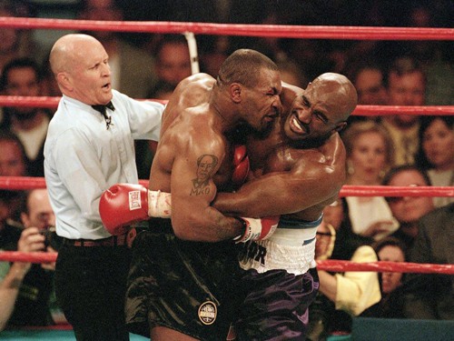 Võ sĩ Evander Holyfield: Tha thứ cú cắn tai của Mike Tyson