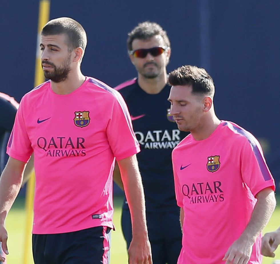 Luis Enrique “dìm” Messi, tung hô Busquets