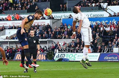 Swansea City 0-3 Arsenal: Bắn hạ thiên nga đen, Arsenal kiên trì bám đuổi