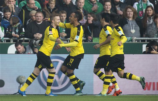 Vòng 11 Bundesliga 2015/16: Vùng Ruhr chia buồn vui
