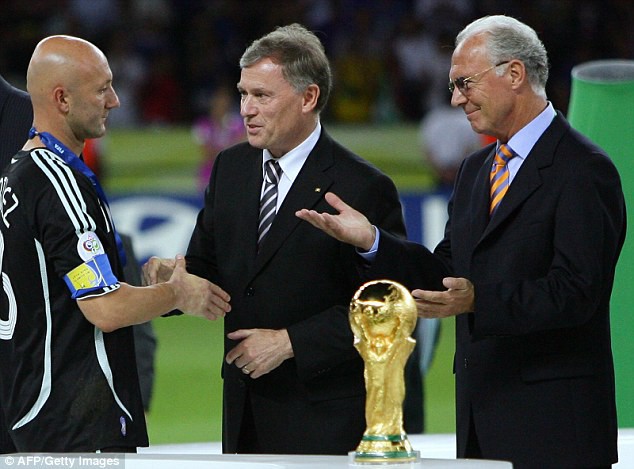 Nghi án Đức bỏ tiền “mua” phiếu bầu đăng cai World Cup 2016: “Hoàng đế” Beckenbauer bị chỉ đích danh