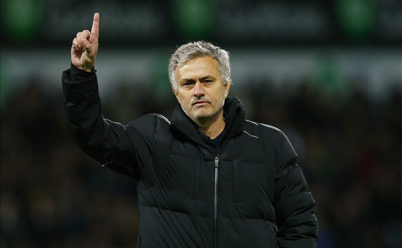 Carragher: “Mourinho nên chấm dứt chứng hoang tưởng”