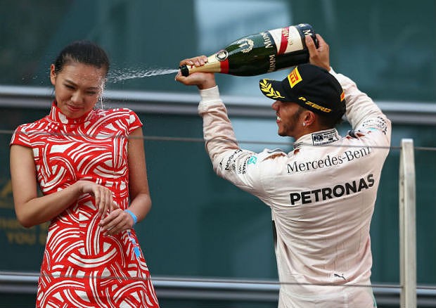 Hamilton: Thắng nhưng không được yêu
