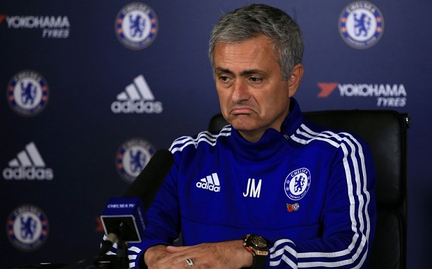 Jose Mourinho bị… “đuổi”