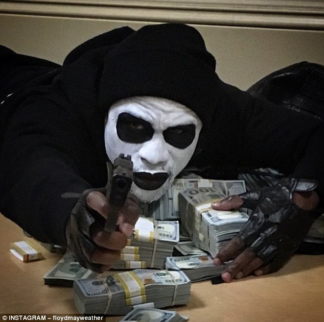 Mayweather làm “ma” cũng không thiếu tiền