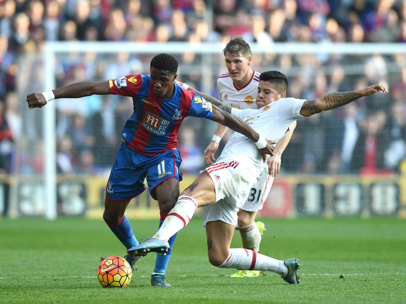 Những pha bóng kỹ thuật nhất vòng 11 Premier League