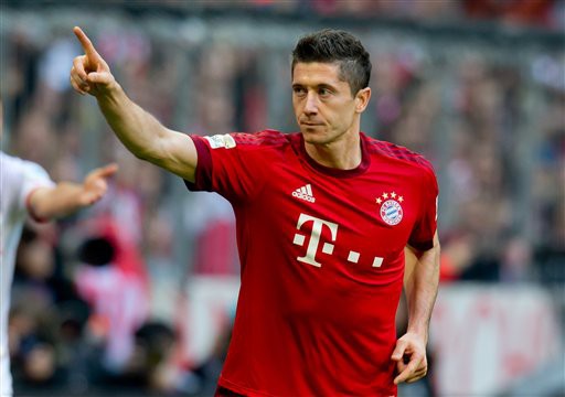 Robert Lewandowski "hù dọa" Arsenal