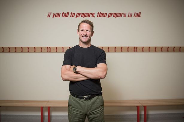 Teddy Sheringham trở lại sân cỏ ở tuổi 49