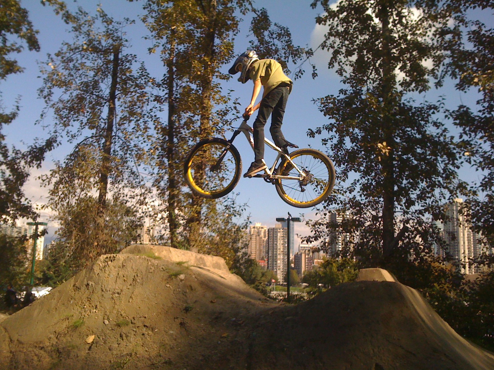Cùng thưởng thức những cú ‘tung xe’ của nội dung xe đạp dirt jump