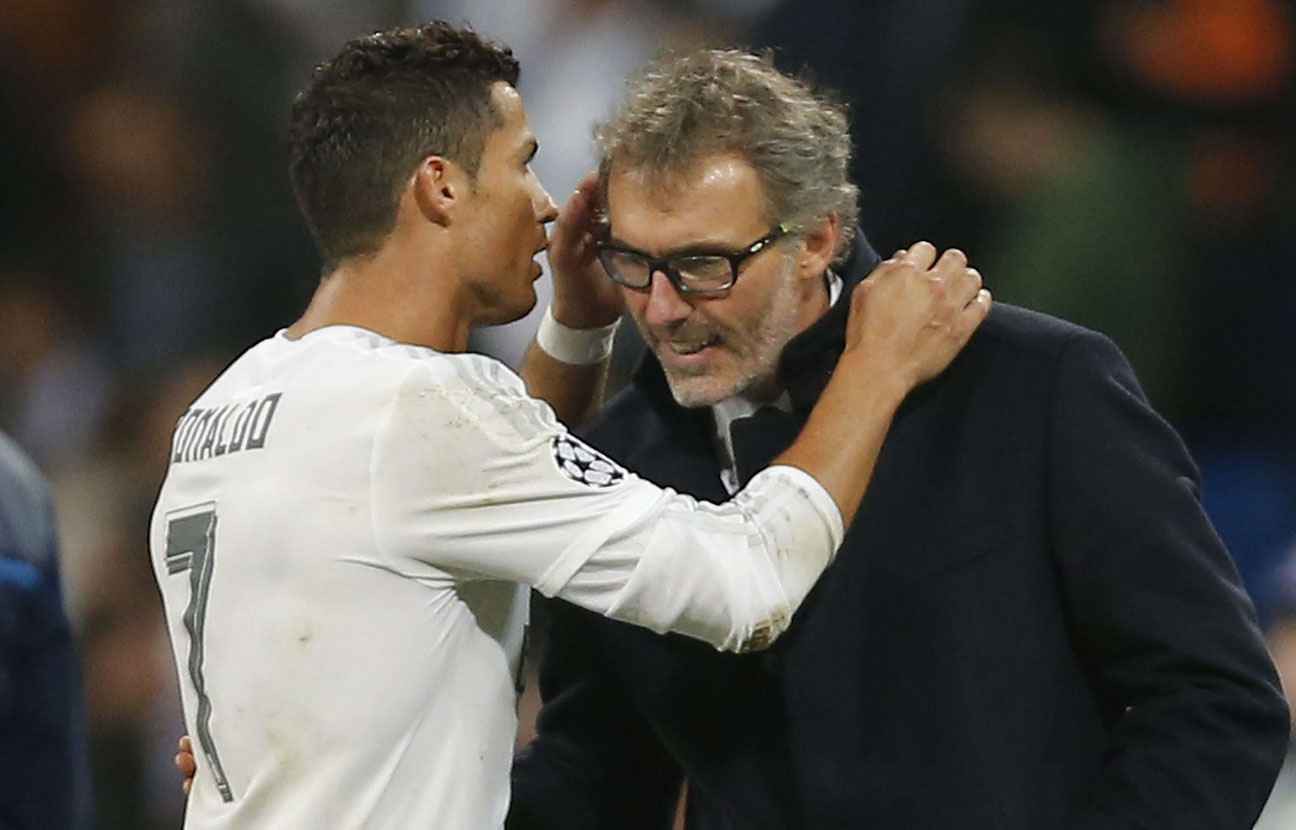 Cristiano Ronaldo “tâm tình” với Blanc: Mượn PSG để dọa Real?