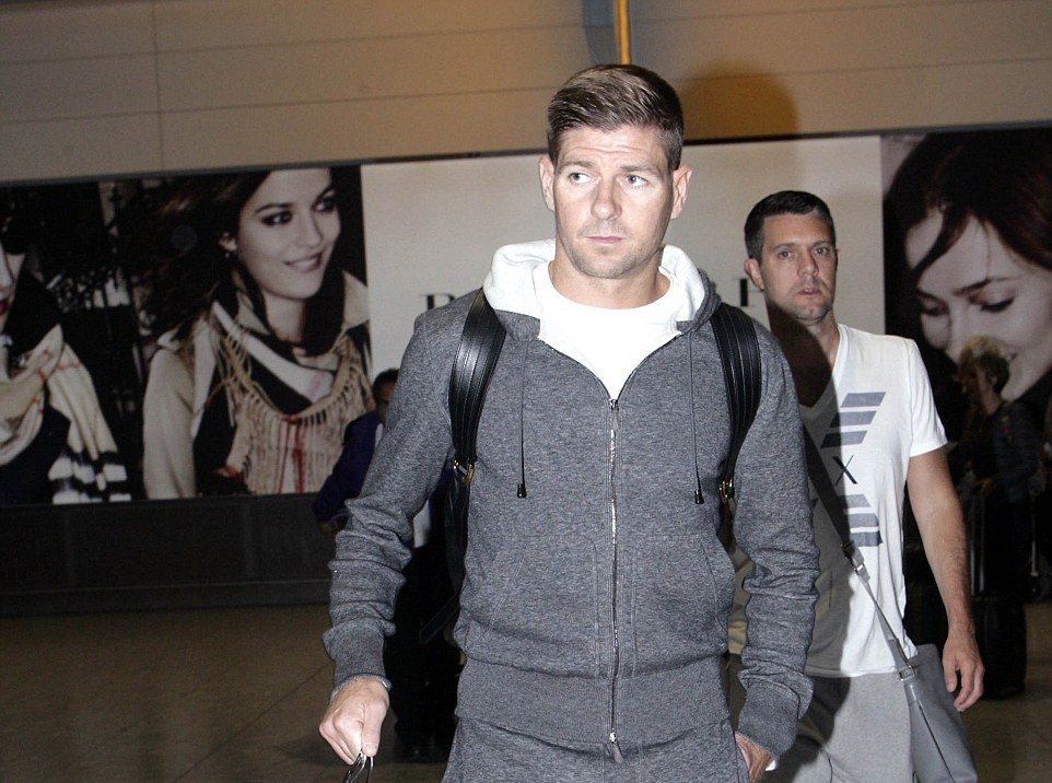 Steven Gerrard đặt chân trở lại Liverpool