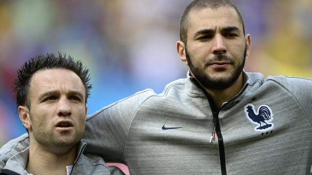 Benzema trở lại tập luyện sau khi rời trại giam