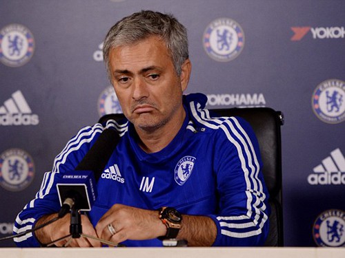 Mourinho bị phạt vì chửi bậy với trọng tài