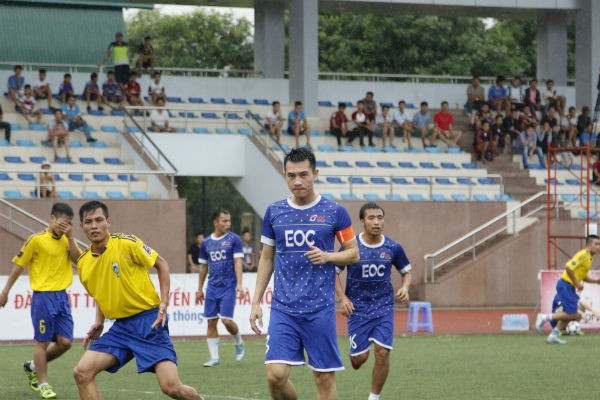 Vòng 2 Phủi League Cooperation: Siêu phẩm trong cơn mưa