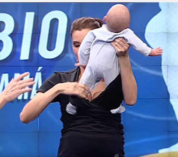 Bạn gái Ramos suýt “lộ hàng” trên truyền hình