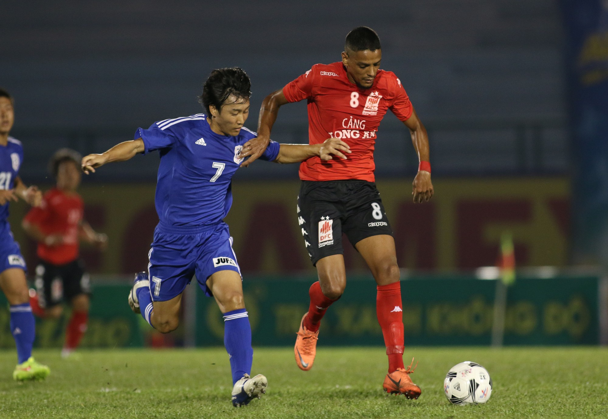BTV Cup 2015: T.Quảng Ninh ngã ngựa, ĐT.LA hòa may mắn
