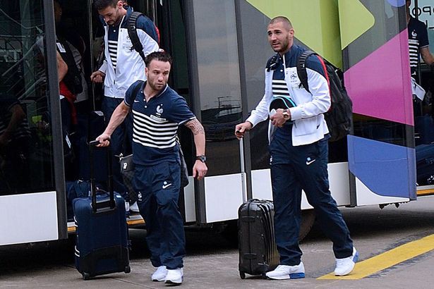 Cười đau ruột với đoạn video mà Benzema dùng để tống tiền Valbuena