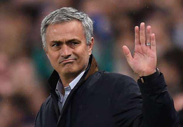 Cựu cầu thủ Chelsea, Chris Sutton “Mourinho như đứa trẻ dỗi hờn”