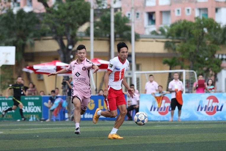 Hanel 2-1 Tin Lớn & AE: Gáo nước của Tú ‘thổ’