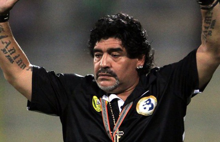Maradona ‘ục ịch’ lập siêu phẩm tại Maroc