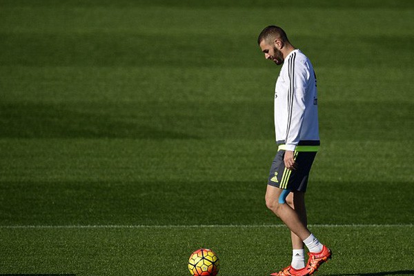 Benitez ủng hộ Benzema