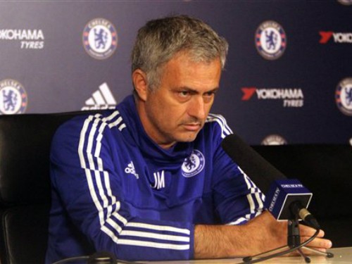 Chelsea đưa Mourinho vào… “chế độ chờ”