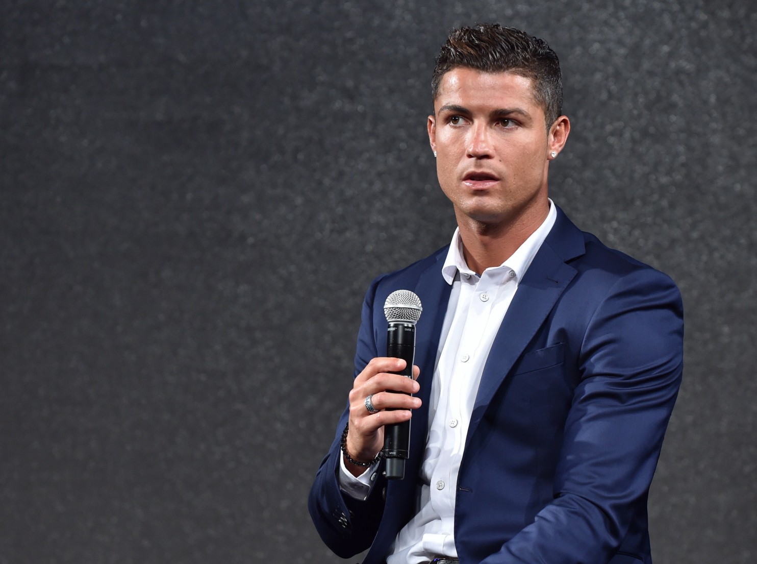 Ronaldo đặt tiêu chuẩn chọn vợ: “Mắn đẻ”