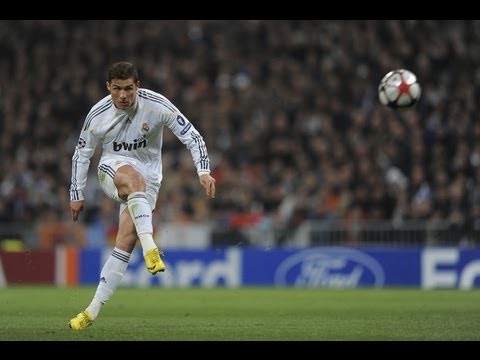Cùng F2freestyle học chiêu sút phạt của Cristiano Ronaldo
