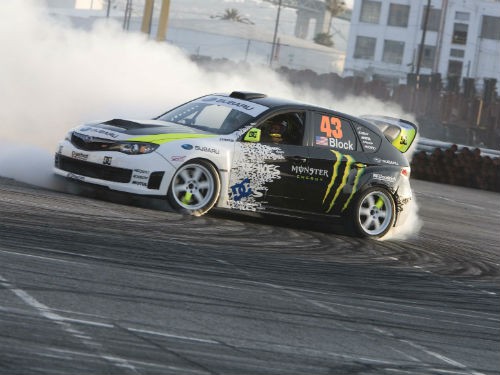 Màn ‘đốt lốp’ Need for Speed phiên bản đời thật