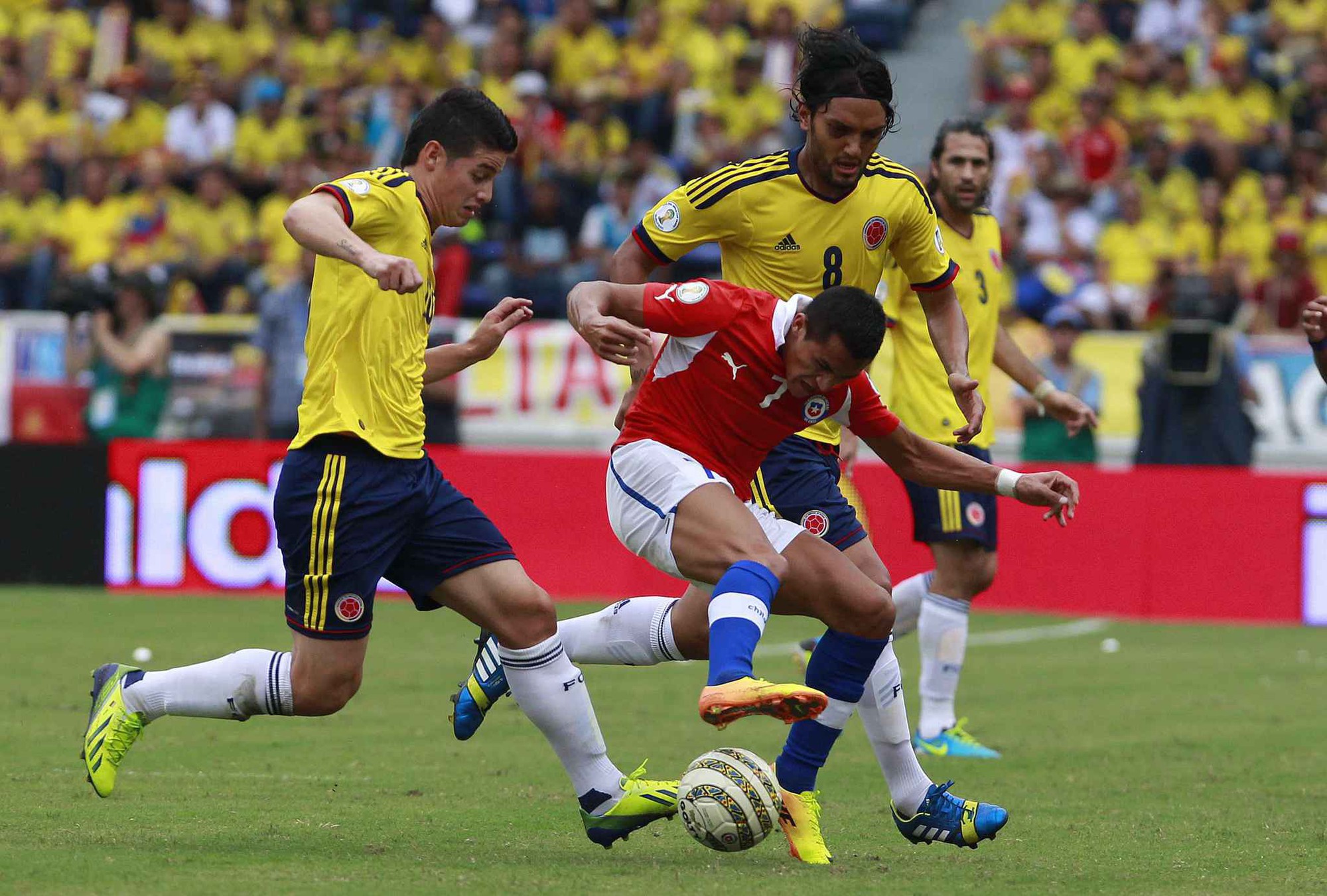 06h30 (13/11), Chile - Colombia: Đánh thức bản năng của Sanchez