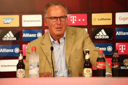 Ông Rummenigge trong buổi họp báo.