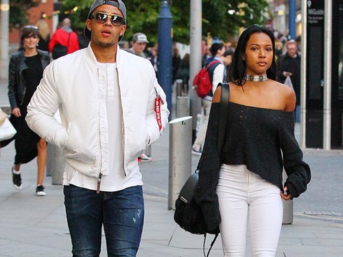Depay đưa cô Tran đi mua hàng hiệu