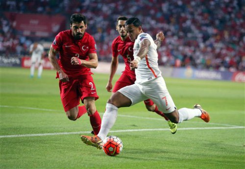 Dù rất cố gắng, nhưng không chỉ Depay...