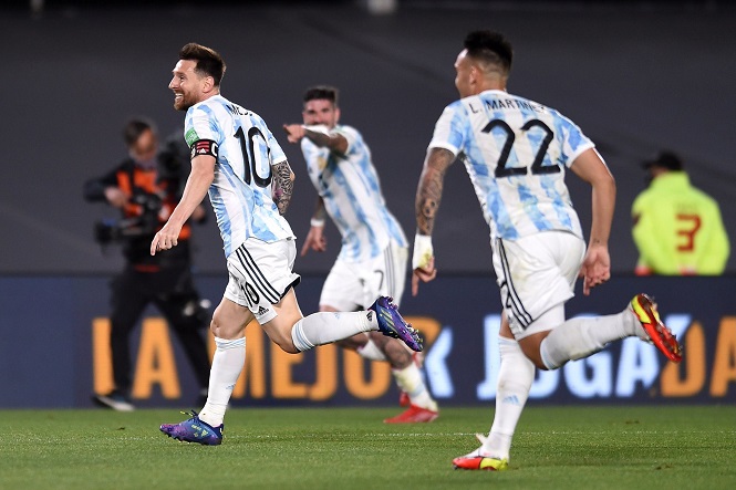 Messi kiến tạo trở thành... bàn thắng cho tuyển Argentina Messi kiến tạo trở thành... bàn thắng cho tuyển Argentina
