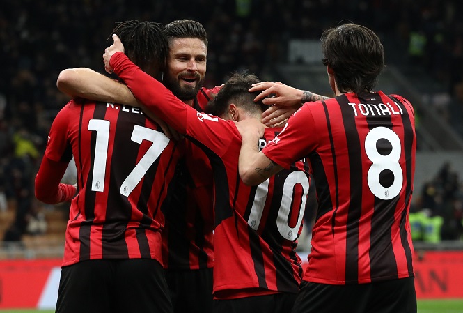 Giroud lại lập cú đúp cho AC Milan, tái hiện chiến tích sau 9 năm